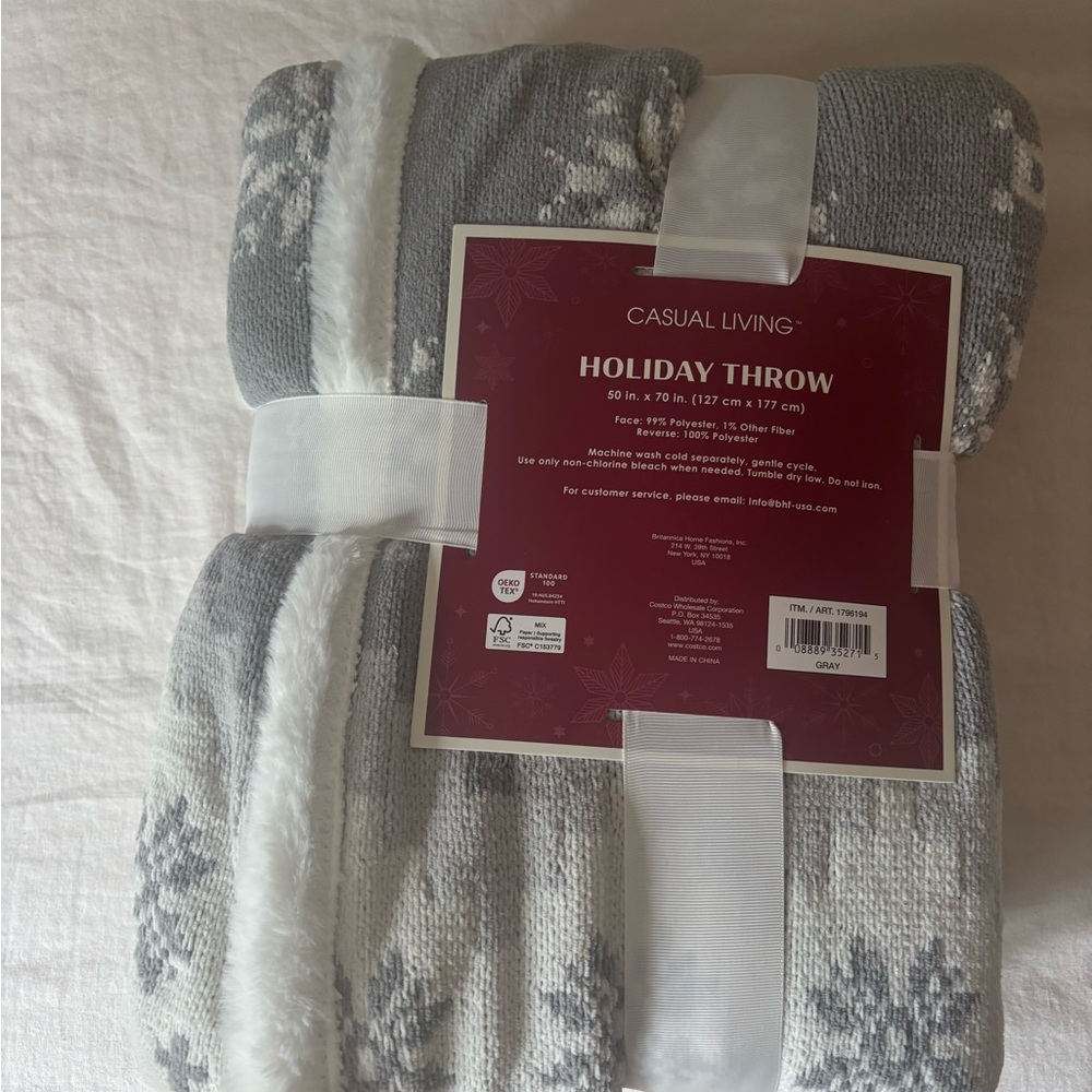 Cozy Snowflake Pattern Holiday Throw Blanket - Gray and White - Picture 3 of 4